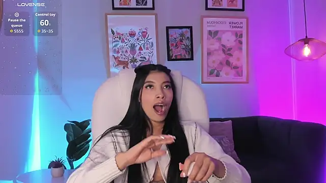 Tiffany_Low webcam