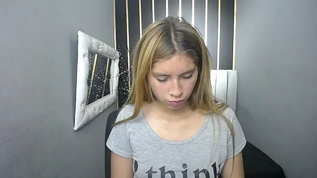 nancy_blonde webcam