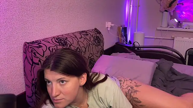 Katrin__kiss curvy body big ass model