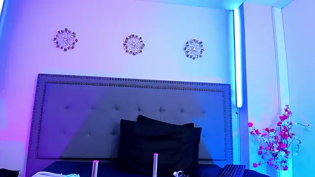 EvaaLovia1 busty dirty talk cam girl