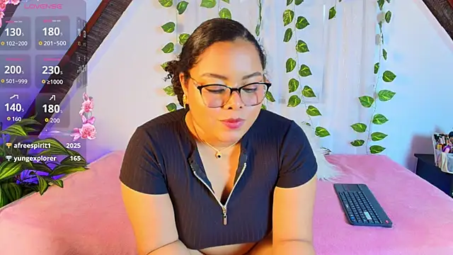 alanaa_gomezz webcam