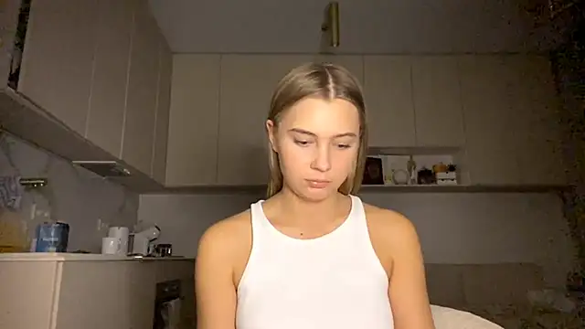 LavetaKempster deepthroat cam room online