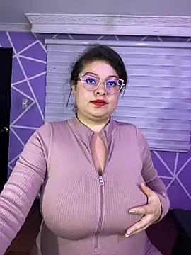 MiiaaJoness webcam