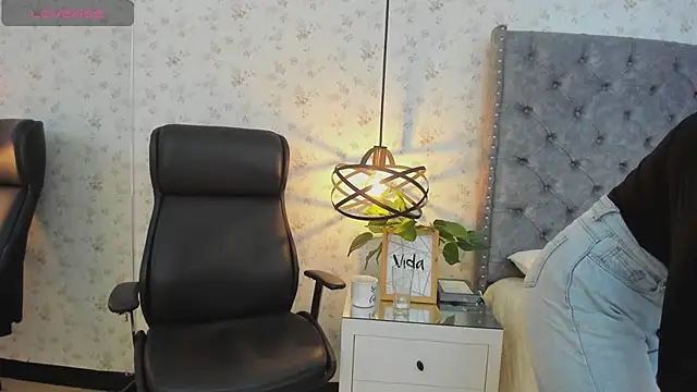 ChloeHarper_ live sex cam
