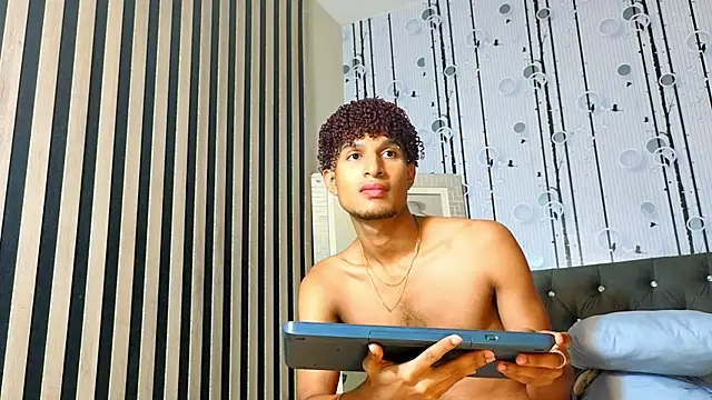 Alex_Bloom webcam