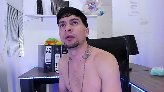 StefanoBigCock webcam