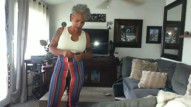CeceilaMoon webcam
