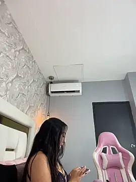 MiaFarkash webcam