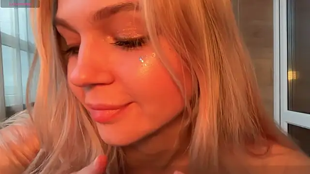AlexaDeviliciouss webcam