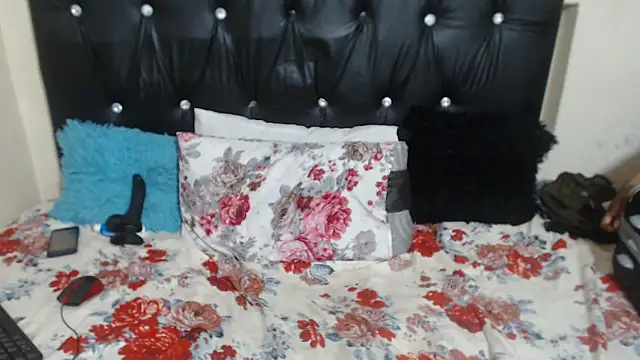 QueensBettyX96 webcam