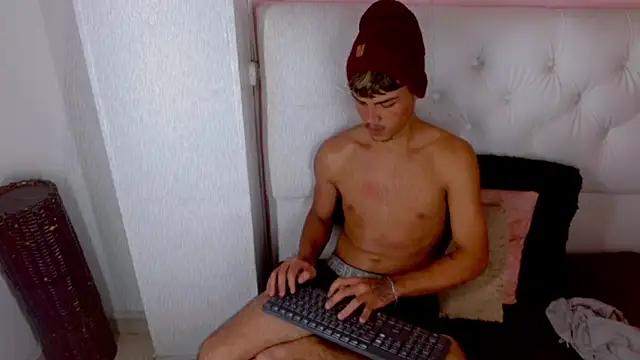 Angel_foxc13 webcam