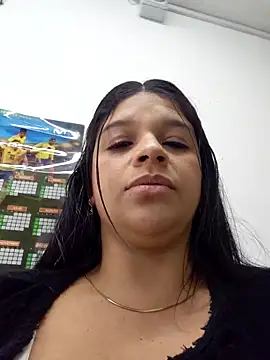 Layla-daring webcam