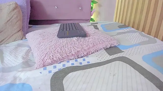 lovely__kiss__ webcam