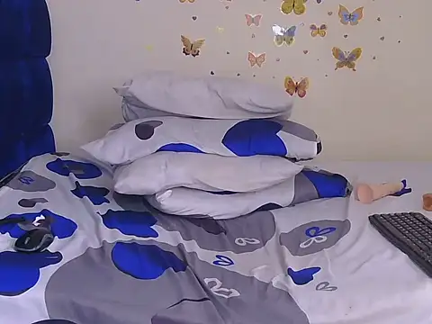 PinkKissess webcam