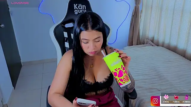 Victoryyy_ live sex cam