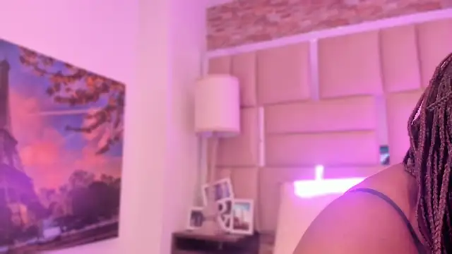 ShaniaBrownn webcam