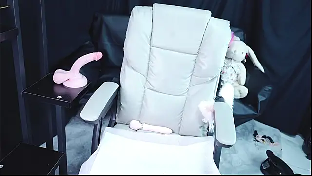 Mia--11 webcam