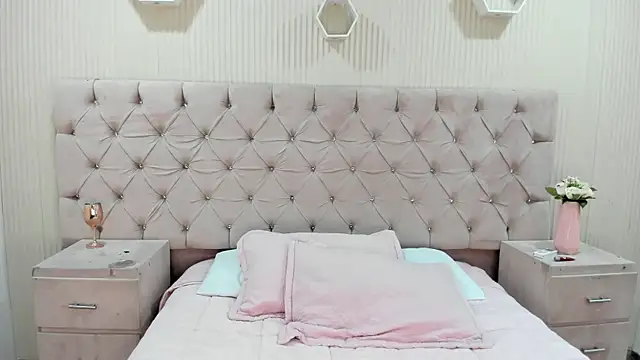 ZarinaWynne webcam