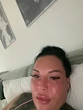 _MelinaCurves_ webcam