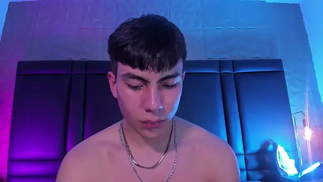 EthanSantori live sex cam