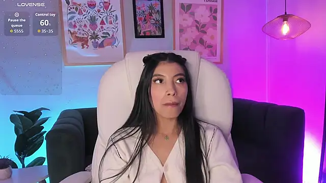 Tiffany_Low webcam