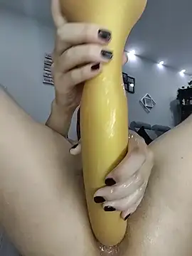 HottCandy21 live cam