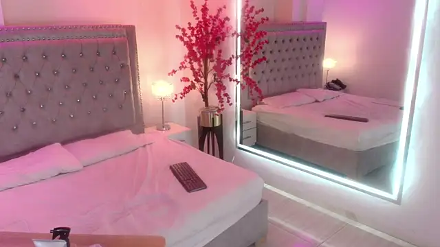 Juliieta_gray webcam