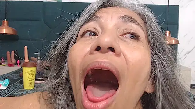 chanel_grant webcam