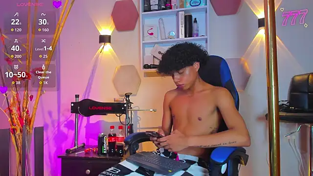 _taylor_black webcam