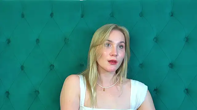 elaravoltage - ElaraVoltage's free webcam - UK Sex Cams