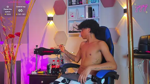 _taylor_black webcam