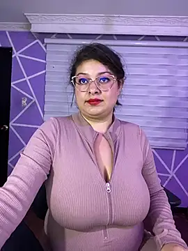 MiiaaJoness webcam