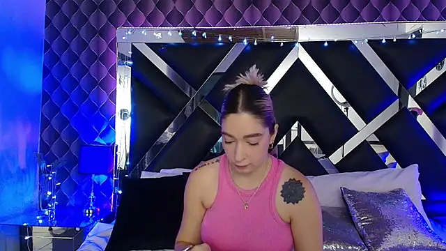 victoriaa_lee_ webcam
