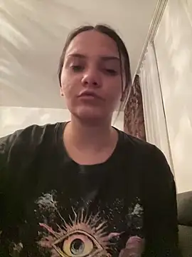 Selena_y webcam