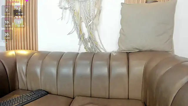yasmin_dina solo cam girl room