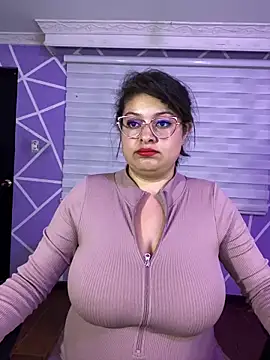 MiiaaJoness webcam