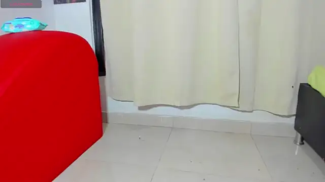 KinkyLatins webcam