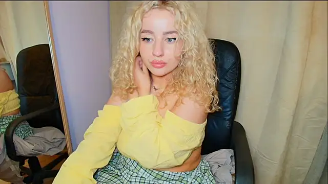 khaleesi_sy webcam