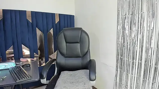 Aisha_hotts777 webcam