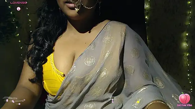 ItsMiraDesire webcam