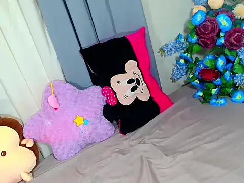 baby_kiraxx webcam
