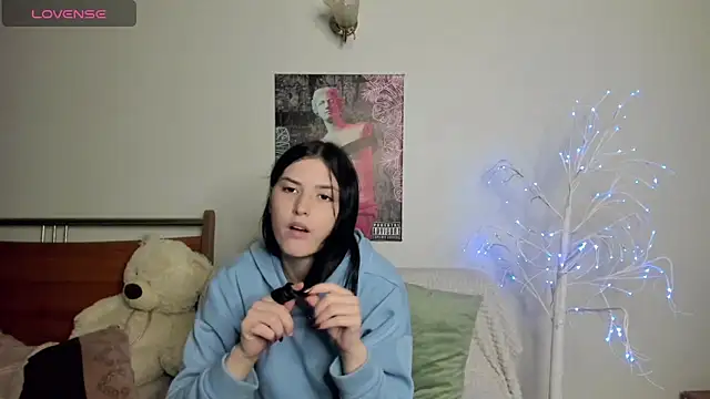 Kira_Devi webcam