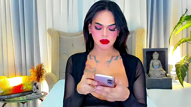 MochaliciousTransOnTop webcam