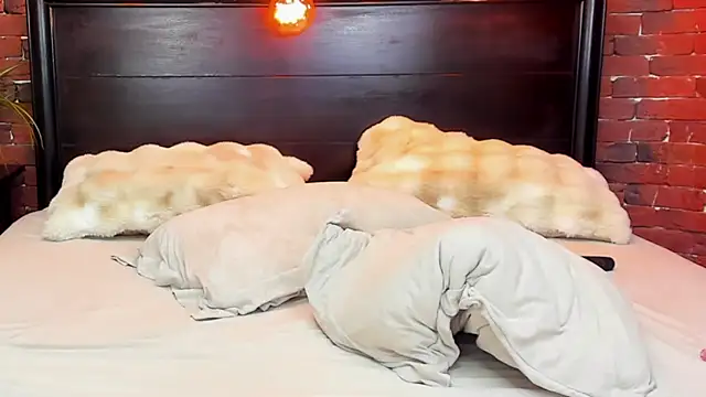 ChristynaRoss webcam