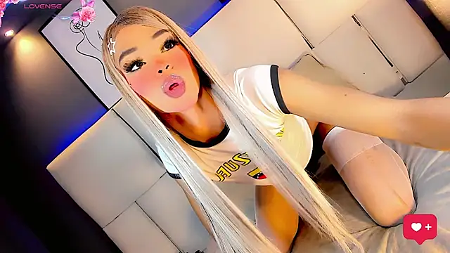 Kornylovee webcam