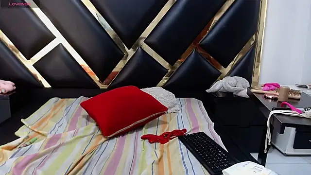 AprilyCrystal2 webcam