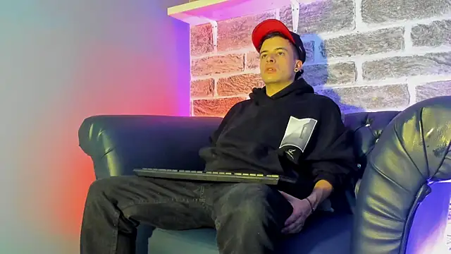 kevinn_bluee - Kevinn_bluee's free webcam - UK Sex Cams