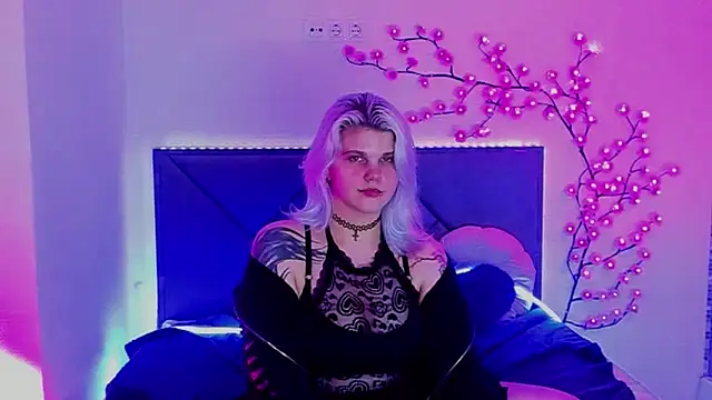 JoannLowe live cam