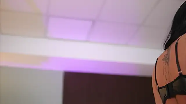 DariaVeil webcam