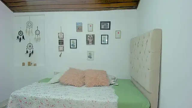 Star_briana webcam